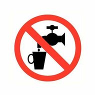 Het water is niet om te drinken