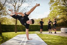 BERG mood afbeelding van breakdancende tiener