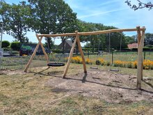 Robinia Schakelschommel met schommelzitjes naar keuze Openbaar sfeerfoto