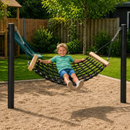 Complete hangmat met palen - 150 cm - Zwarte palen - Openbaar gebruik - Sfeerbeeld