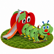 speeltoestel rups en appel op openbare speelplaats